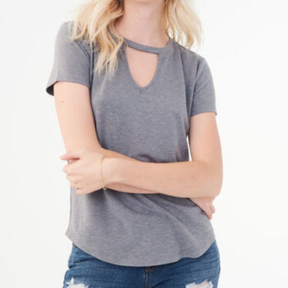 Aeropostale Tops - AEROPOSTALE SOLID NECKLINE CUTOUT TEE